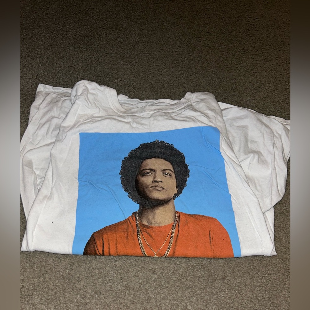Bruno Mars concert shirt Sz L